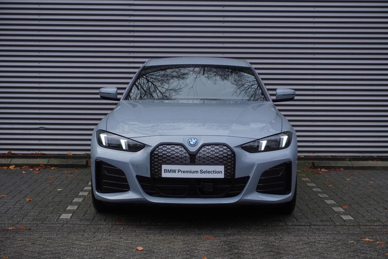 BMW i4 eDrive35 M Sportpakket Pro | Comfort Pack | HiFi System | Parking Assistant | Achteruitrijcamera | Comfort Access | Alarmsysteem klasse 3