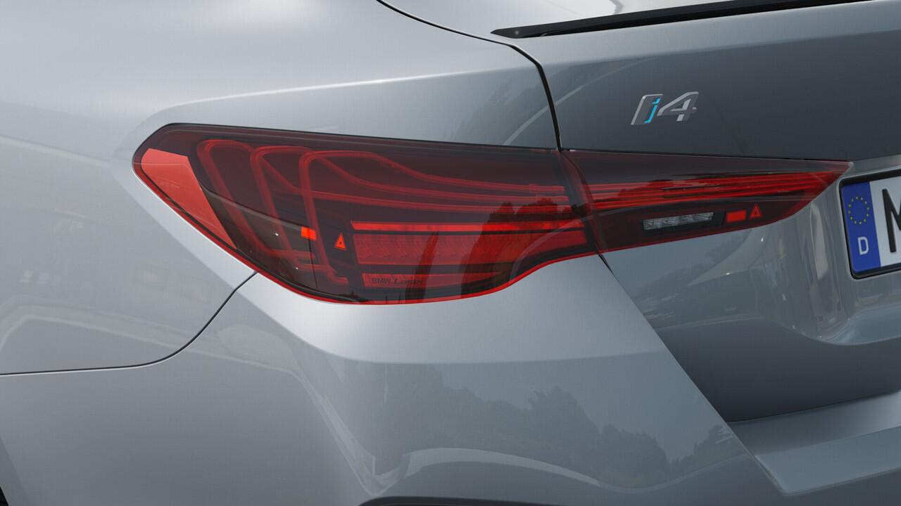 BMW i4 eDrive40 M Sport / Achteruitrijcamera / Adaptieve LED / Active Cruise Control / Comfort Access / Stoelverwarming / Parking Assistant