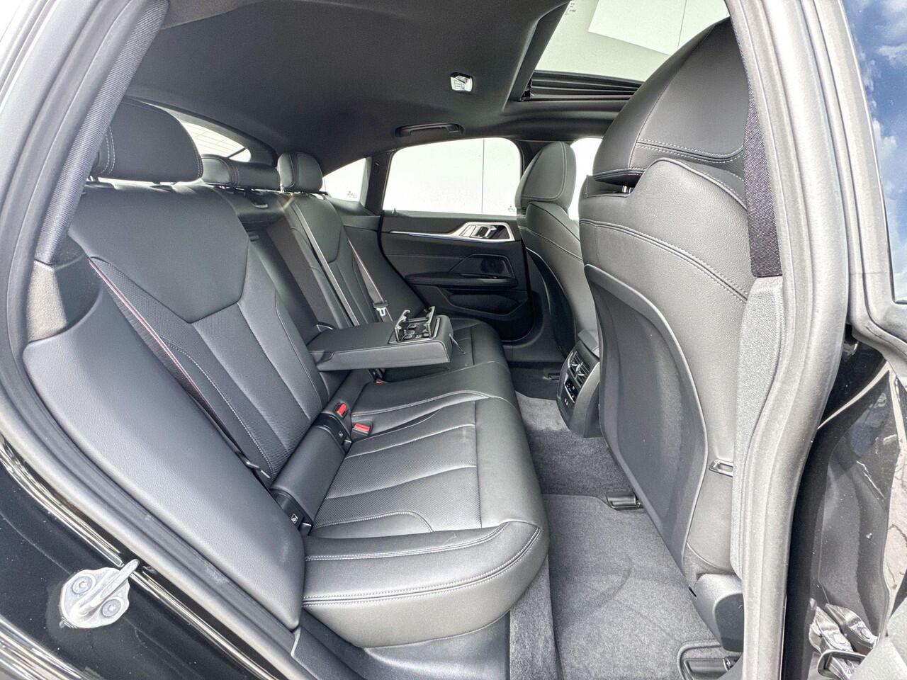 BMW i4 eDrive35 M Sport Edition M Sport Pro / Glazen Schuifdak / Adaptieve Cruise Control / Comfort Acces / Adaptieve LED koplampen / 19 Inch