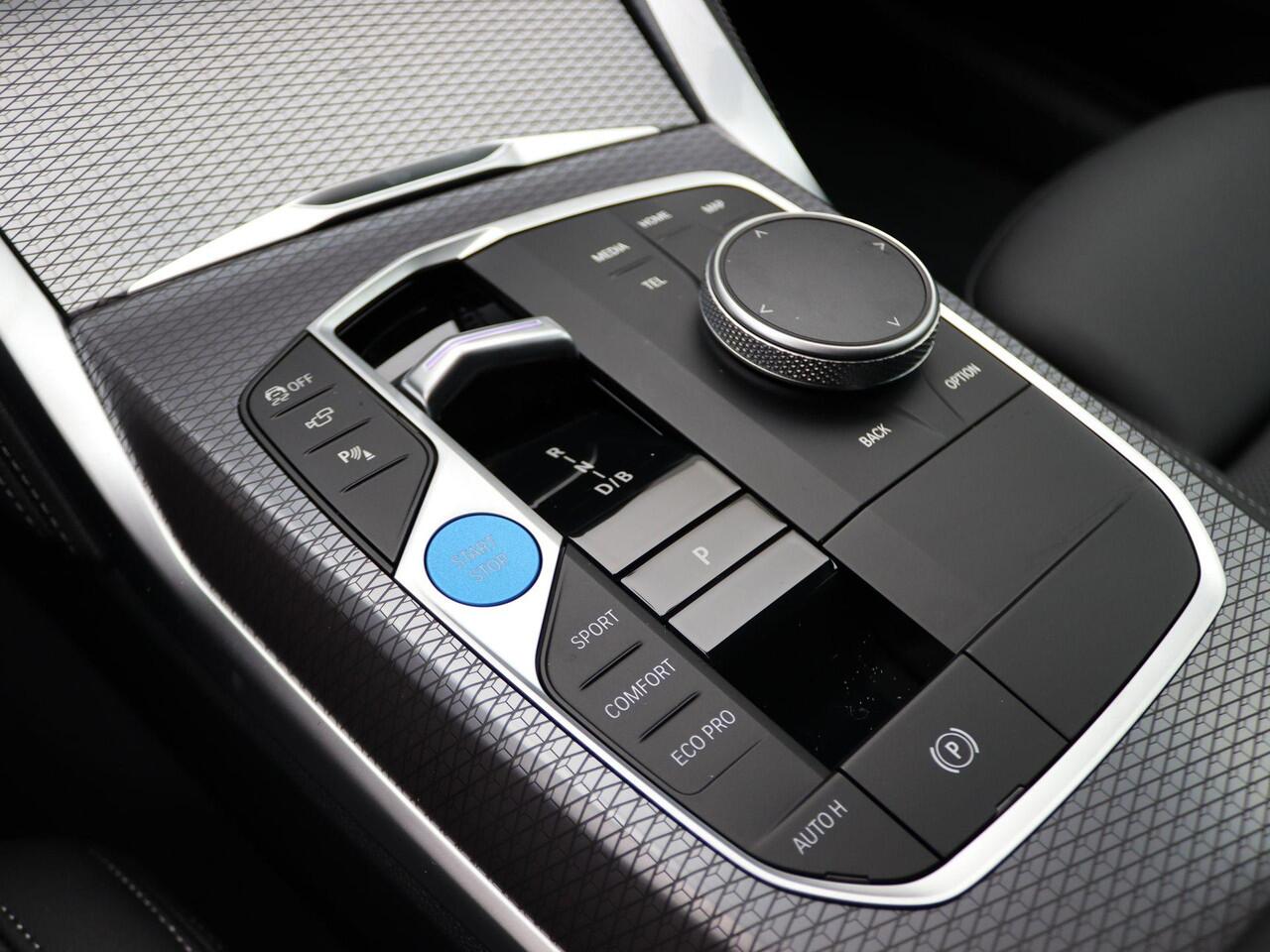 BMW i4 eDrive35 M Sportpakket | M Sport Edition | Innovation Pack | Comfort Pack | Stuurwielrand Verwarmd | Trekhaak | Active Cruise Control | DAB | HiFi | 18''