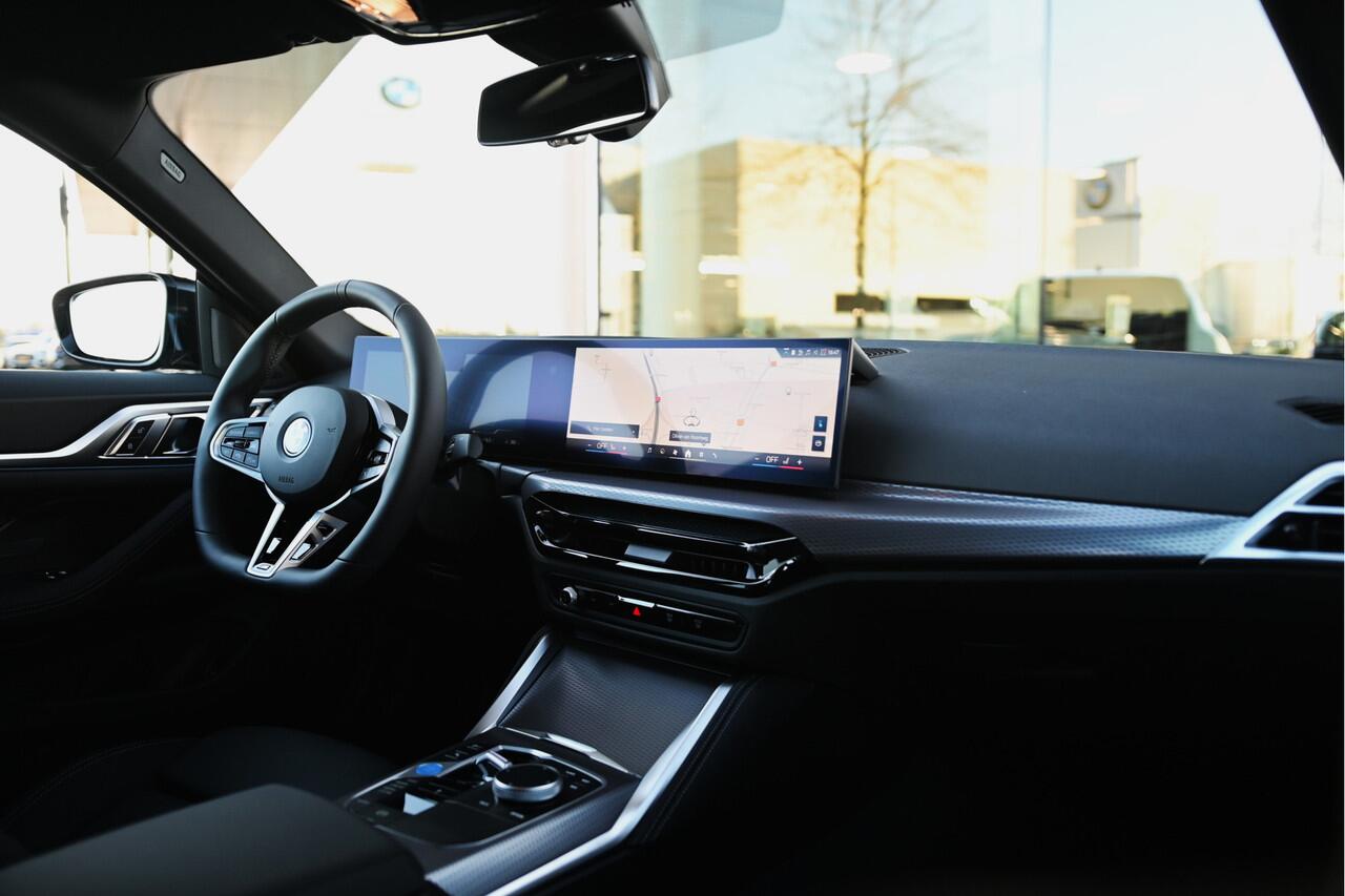 BMW i4 eDrive35 Gran Coupé M Sport / Active Cruise Control / Comfort Access / Parking Assistant / Stoelverwarming / Widescreen Display / Live Cockpit Plus