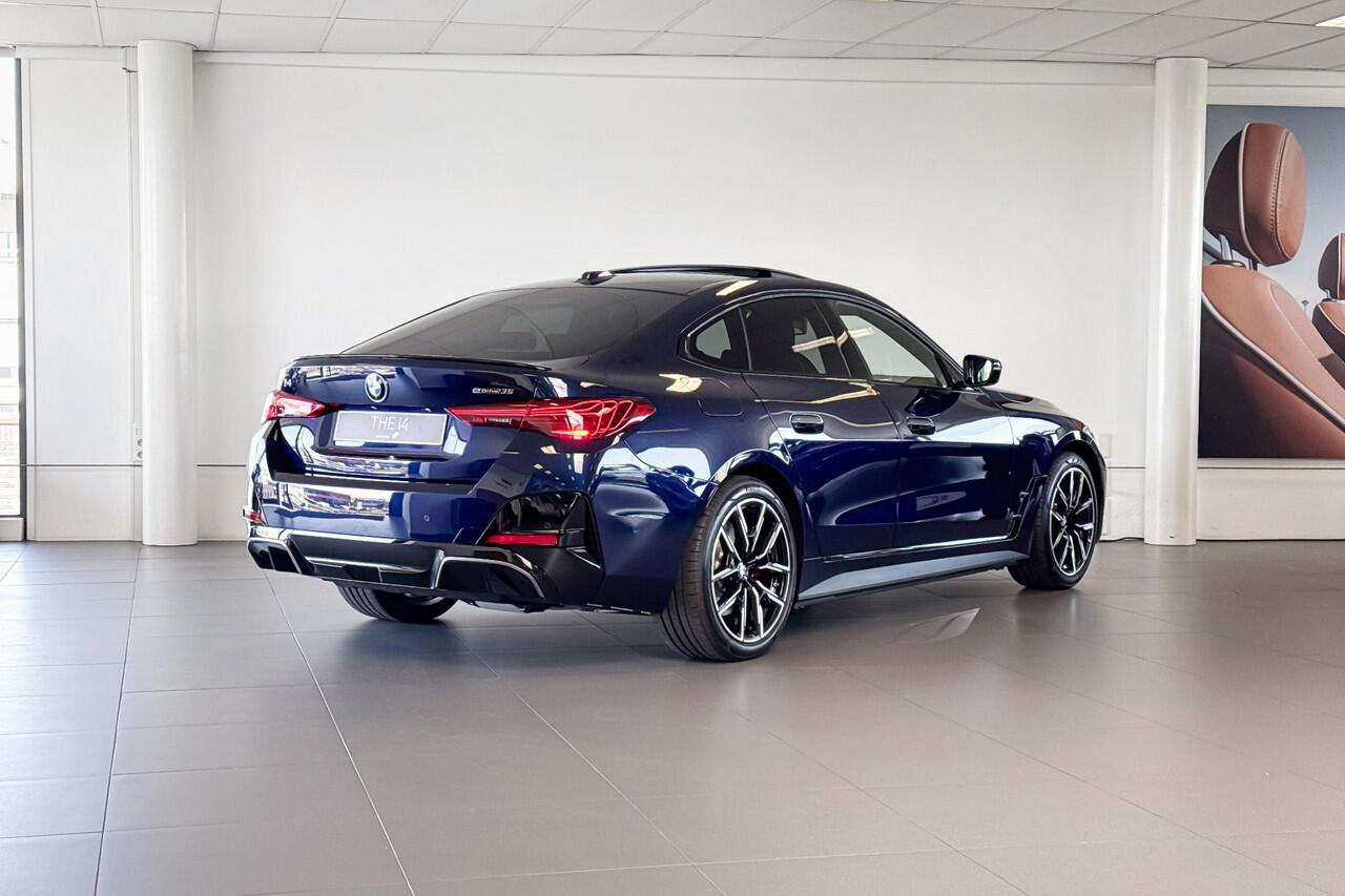 BMW i4 eDrive35 M Sport Edition 70 kWh | Glazen Panoramadak | Stoelverwarming | Achteruitrijcamera |