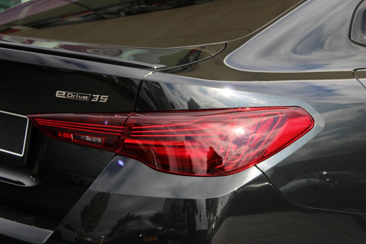 BMW i4 eDrive35 M Sport / Achteruitrijcamera / Adaptieve LED / Active Cruise Control / Parking Assistant / Comfort Access / Stoelverwarming