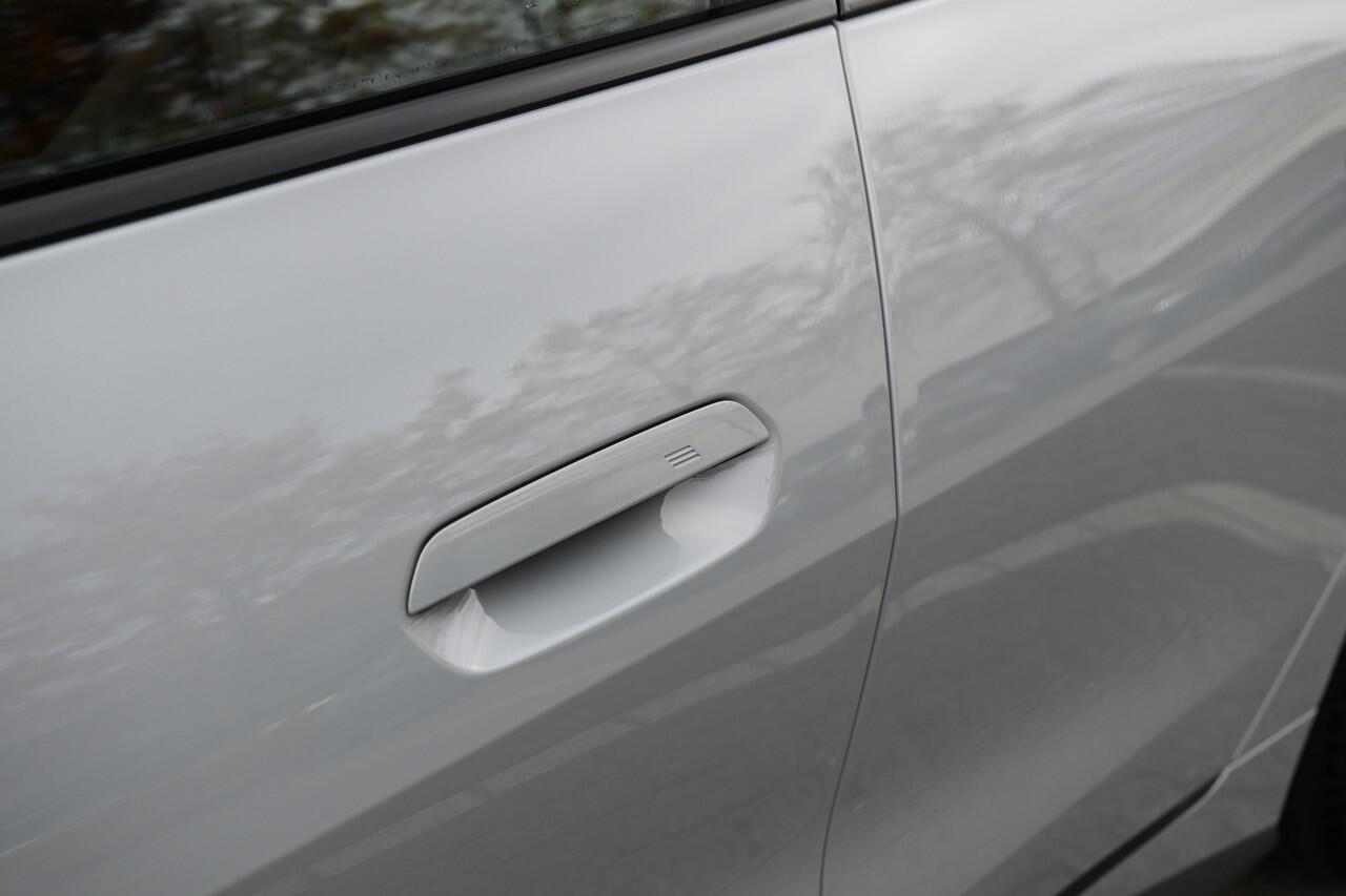 BMW i4 eDrive40 Gran Coupé M Sport / Schuif-kanteldak / Achteruitrijcamera / Comfort Access / Adaptieve LED / Active Cruise Control / Stuurverwarming