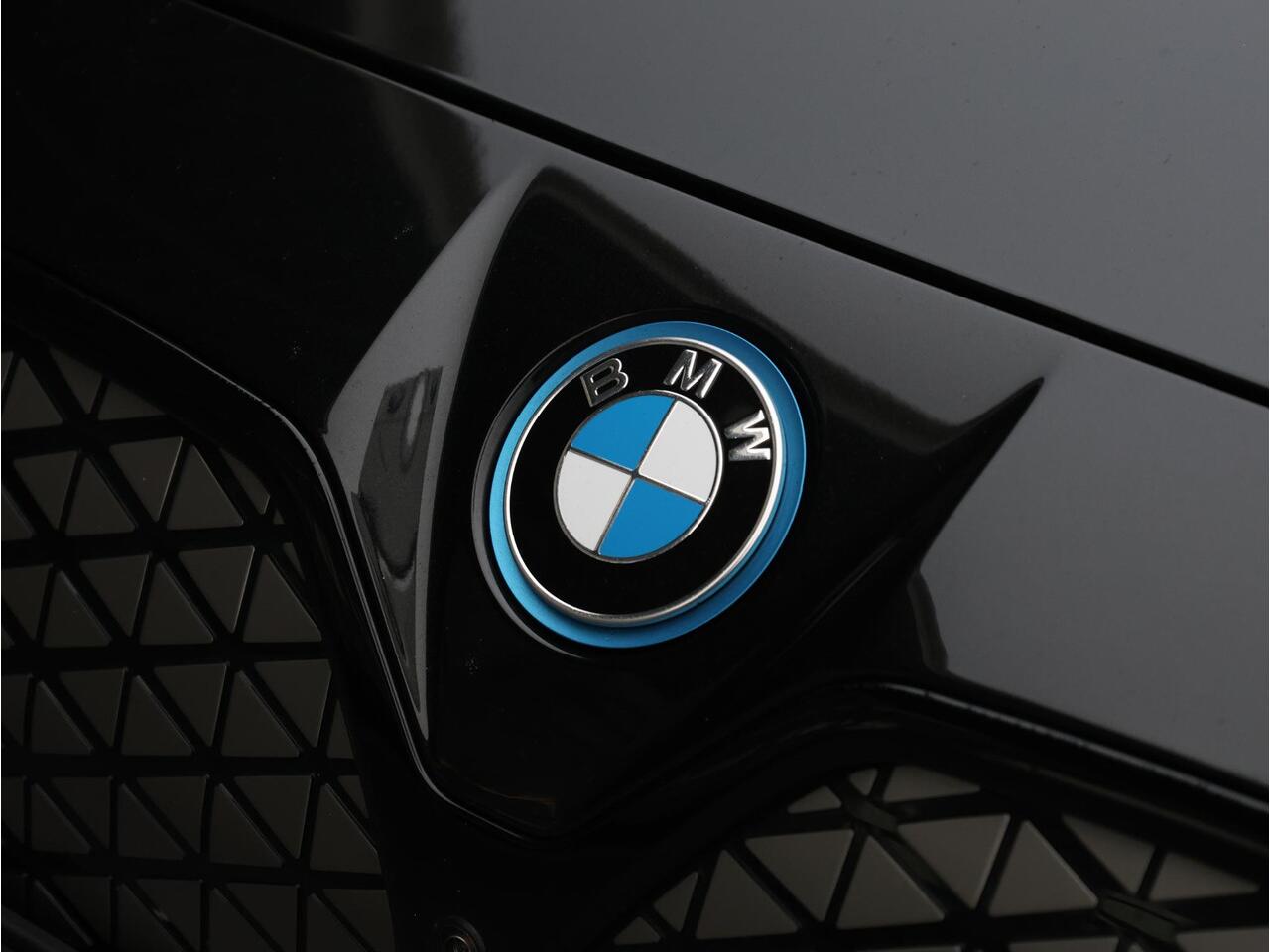 BMW i4 eDrive40 M Sport Edition 84 kWh M Sportpakket Pro/ Stuurwiel verwarmd/ Comfort Access/ Elektrische Trekhaak/ Elektrisch verstelbare stoelen/ Harman Kardon/ Driving Assistant Professional