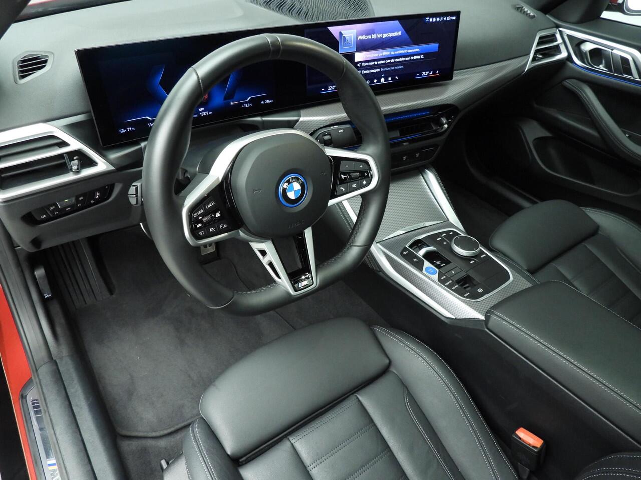 BMW i4 Gran Coupe eDrive35 | M-Sportpakket | LED | Leder | Navigatie | Schuifdak | Trekhaak | Sportstoelen | DAB | Alu 18 inch