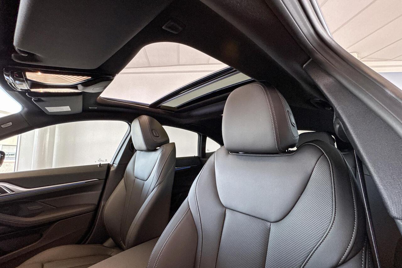 BMW i4 eDrive35 M Sport Edition 70 kWh | Glazen Panoramadak | Stoelverwarming | Achteruitrijcamera |