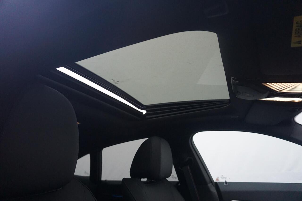 BMW i4 eDrive40 M Sportpakket Pro Schuif-/kanteldak / Active Cruise Control / Verwarmde stoelen voor en achter / Comfort Access