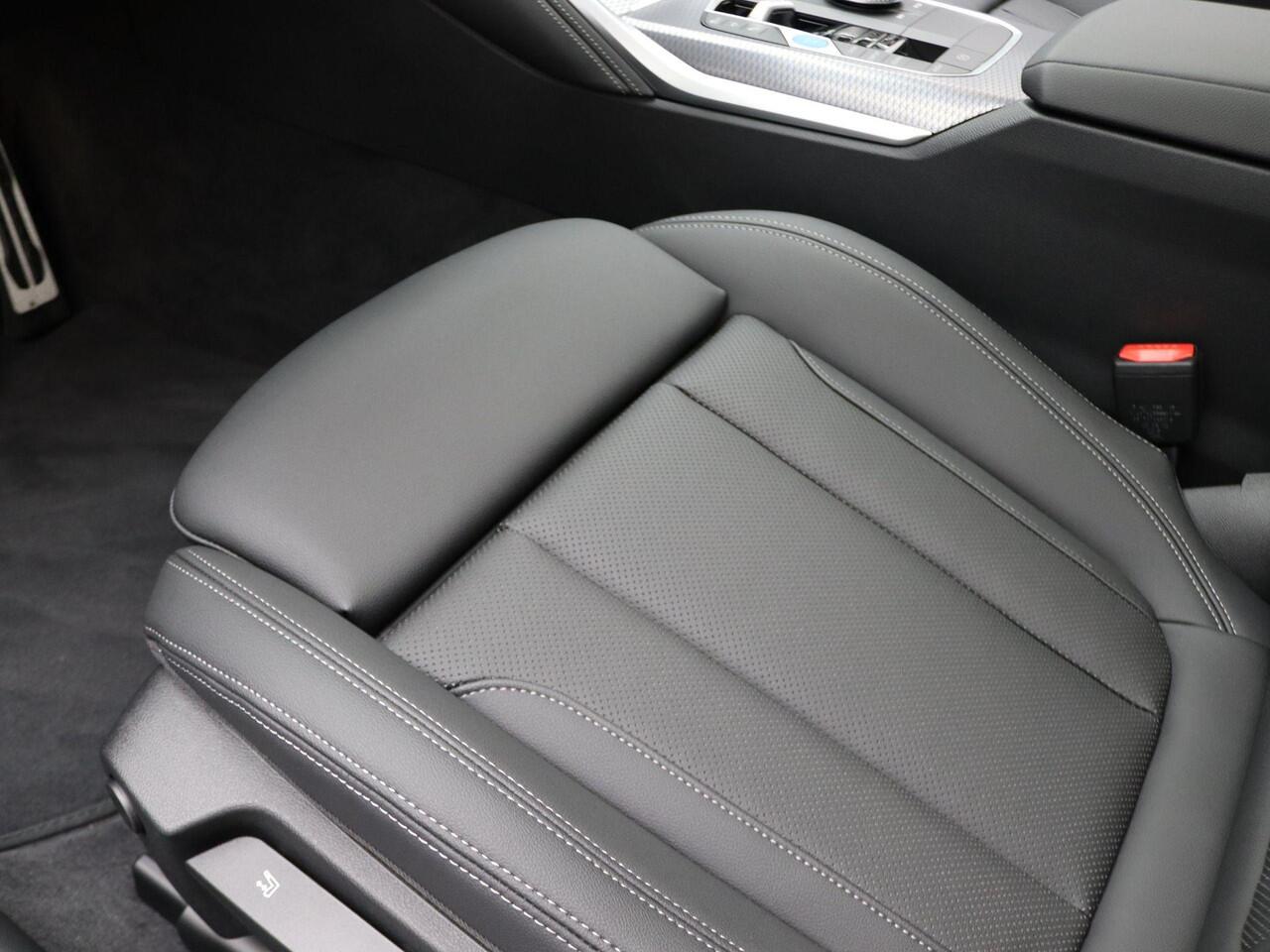 BMW i4 eDrive35 M Sportpakket Pro | Innovation Pack | Comfort Pack | Stuurwielrand Verwarmd | Comfort Access | Trekhaak | Schuifdak | Driving Assistant Professional | DAB | HiFi | 19''