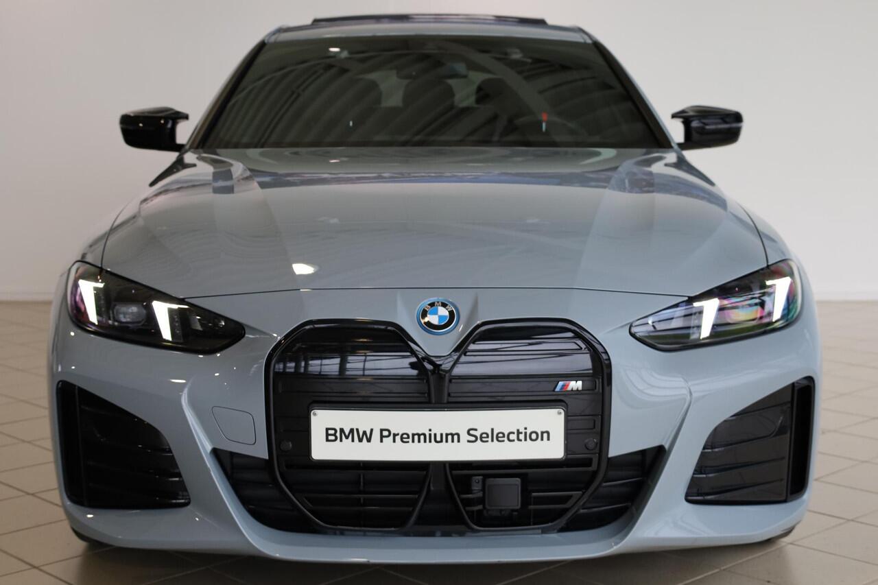 BMW i4 M50 | M Sportpakket Pro | Schuifdak | Stoelverwarming | Achteruitrijcamera |