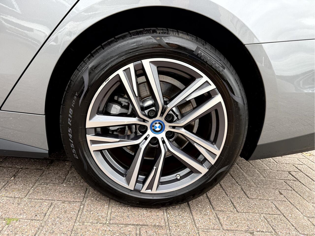 BMW i4 eDrive40 High Executive 84 kWh Camera, 18''Lmv, elek.Trekhaak