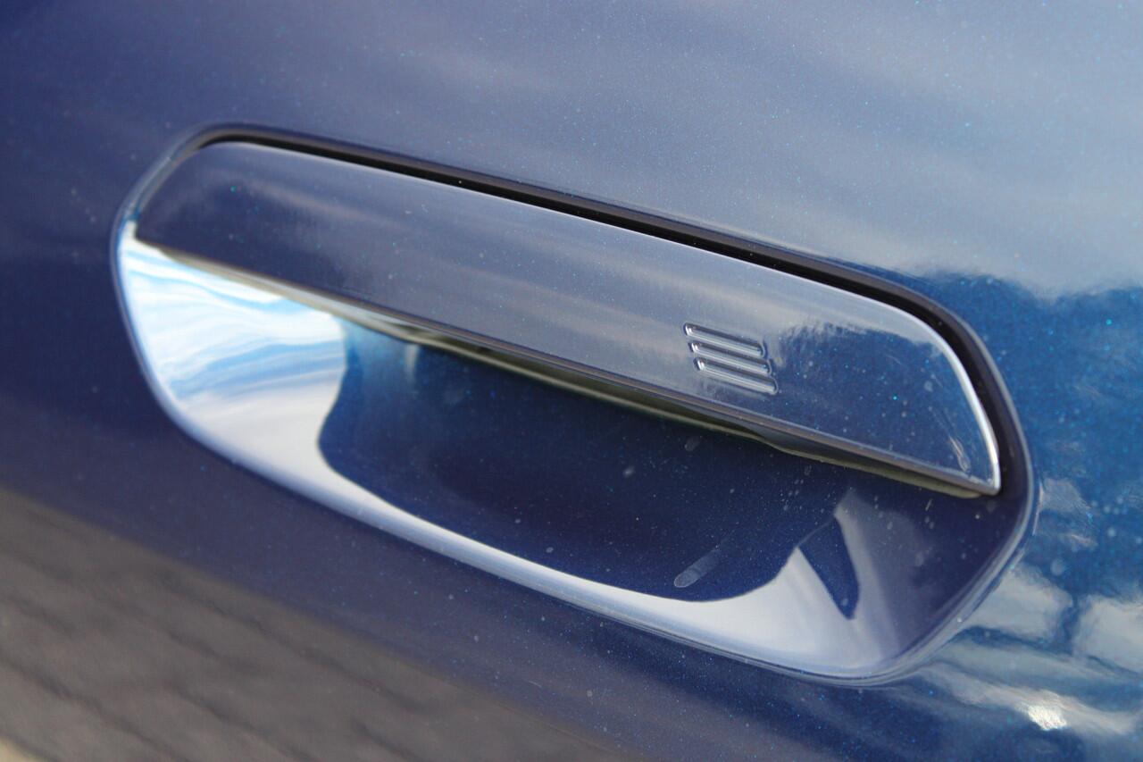 BMW i4 eDrive35 M Sport / Schuif-kanteldak / Achteruitrijcamera / Active Cruise Control / Comfort Access / Adaptieve LED / Stuurverwarming /