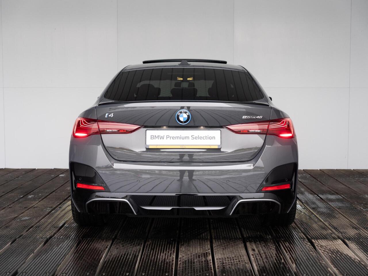 BMW i4 eDrive40 | M Sportpakket Pro | Comfort Pack | Schuif-/Kanteldak | Stuurwielrand verwarmd | Comfort Access | Achteruitrijcamera | 19''