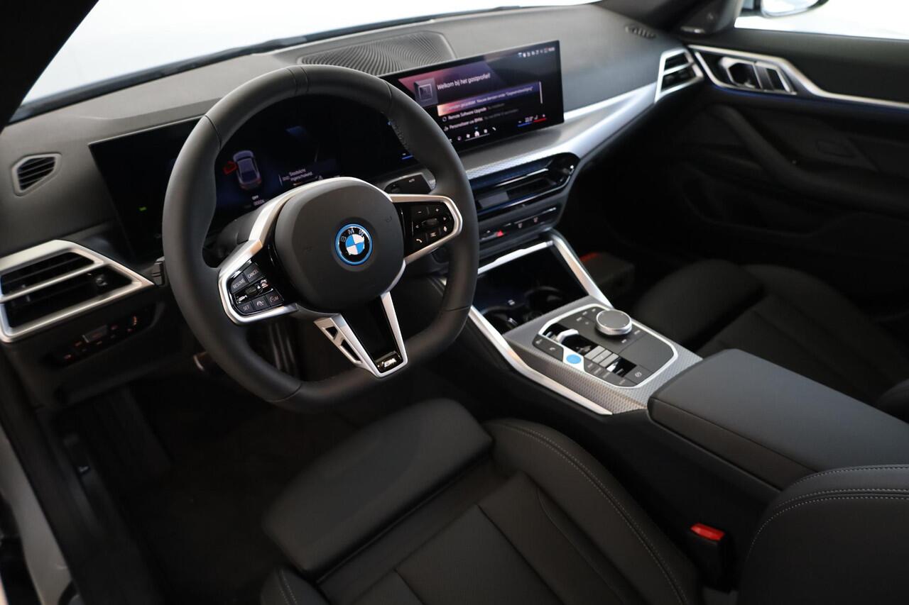 BMW i4 eDrive35 | M Sportpakket Pro | Stuurwiel Verwarmd | Achteruitrijcamera | Verwarmde voorstoelen | Active Cruise Control | Harman Kardon |
