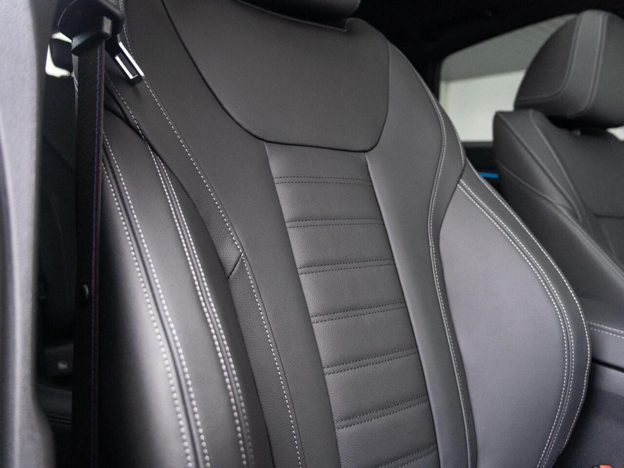 BMW i4 eDrive40 | M Sportpakket Pro | Comfort Pack | Schuif-/Kanteldak | Stuurwielrand verwarmd | Comfort Access | Achteruitrijcamera | 19''