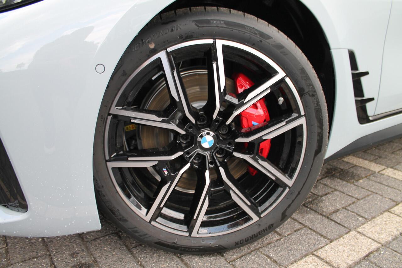 BMW i4 eDrive35 Gran Coupé M Sport / Achteruitrijcamera / Adaptieve LED / Active Cruise Control / Comfort Access / Stoelverwarming / Live Cockpit Plus