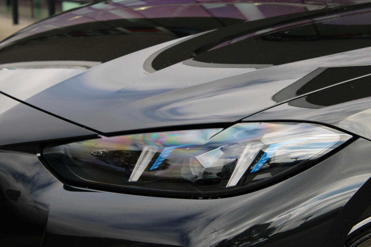 BMW i4 eDrive35 M Sport / Achteruitrijcamera / Adaptieve LED / Active Cruise Control / Parking Assistant / Comfort Access / Stoelverwarming