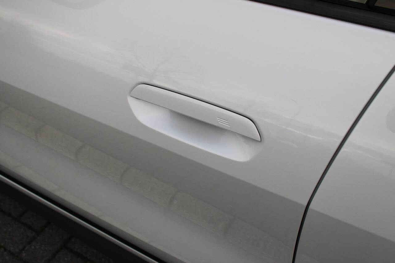 BMW i4 eDrive35 Gran Coupé M Sport / Adaptieve LED / Comfort Access / Achteruitrijcamera / Active Cruise Control / Stoelverwarming