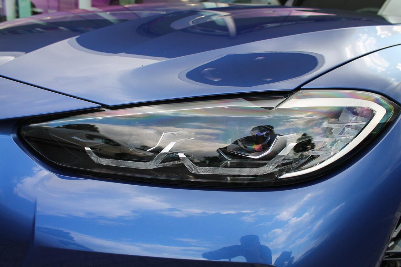 BMW i4 eDrive40 M-Sport / Schuif-kanteldak / Achteruitrijcamera / Live Cockpit Plus / Parking Assistant / Stoelverwarming