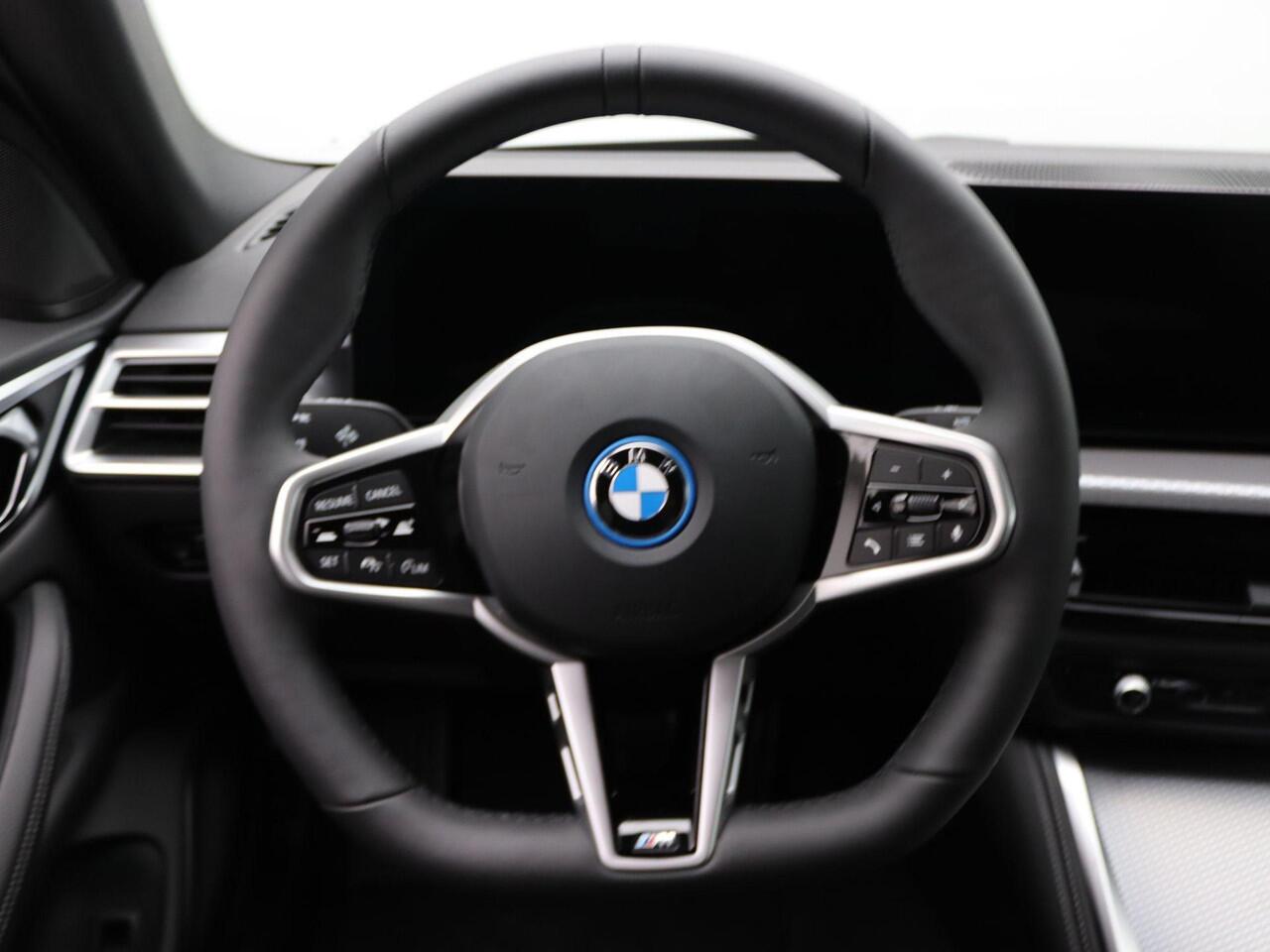 BMW i4 eDrive35 M Sportpakket | M Sport Edition | Innovation Pack | Comfort Pack | Stuurwielrand Verwarmd | Trekhaak | Active Cruise Control | DAB | HiFi | 18''