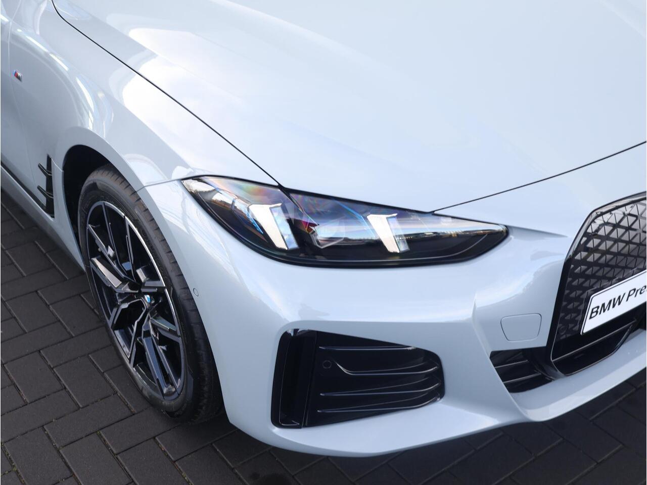 BMW i4 eDrive35 M Sport Edition | M Sportpakket Pro | Innovation Pack| Comfort Pack | Trekhaak | Showroom Selection