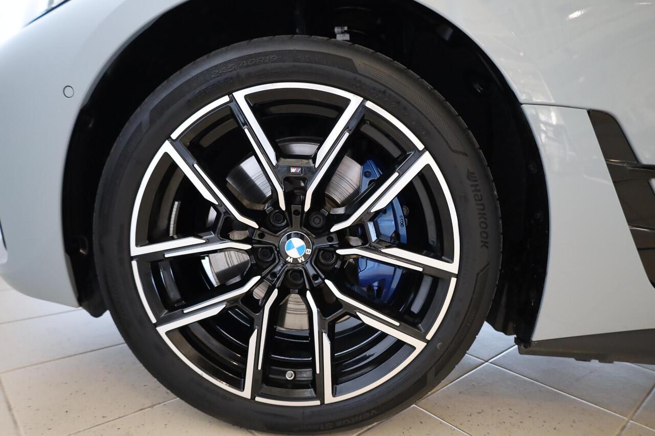 BMW i4 eDrive40 | M Sportpakket | Voorstoelen Verwarmd | Achteruitrijcamera | Trekhaak