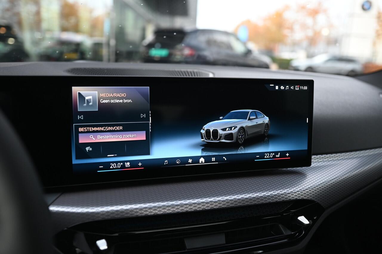 BMW i4 eDrive40 Gran Coupé M Sport / Schuif-kanteldak / Achteruitrijcamera / Comfort Access / Adaptieve LED / Active Cruise Control / Stuurverwarming