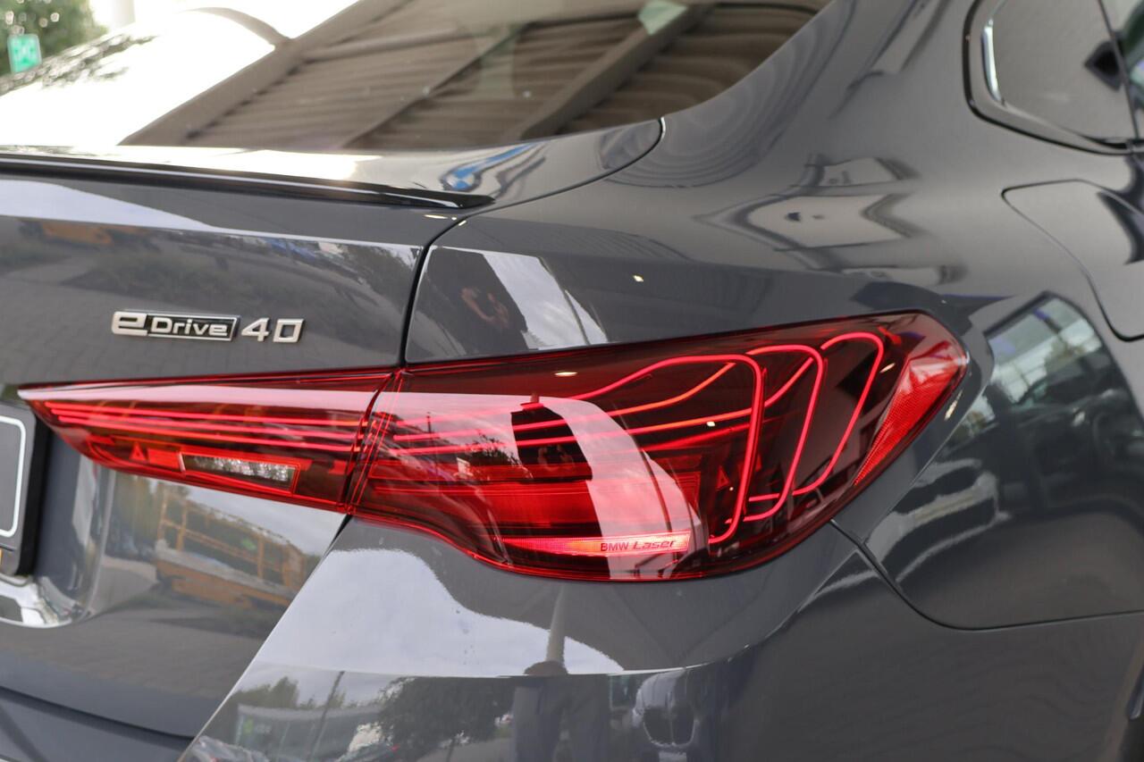 BMW i4 eDrive40 M Sport Edition | M Sportpakket Pro | Schuif-/Kanteldak | Comfort Pack