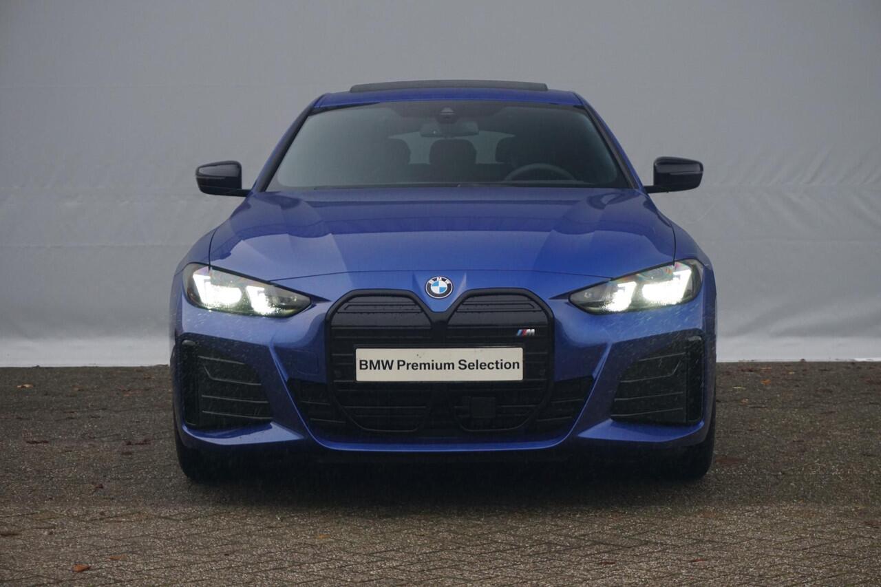 BMW i4 eDrive40 M Sportpakket Pro Schuif-/kanteldak / Active Cruise Control / Verwarmde stoelen voor en achter / Comfort Access