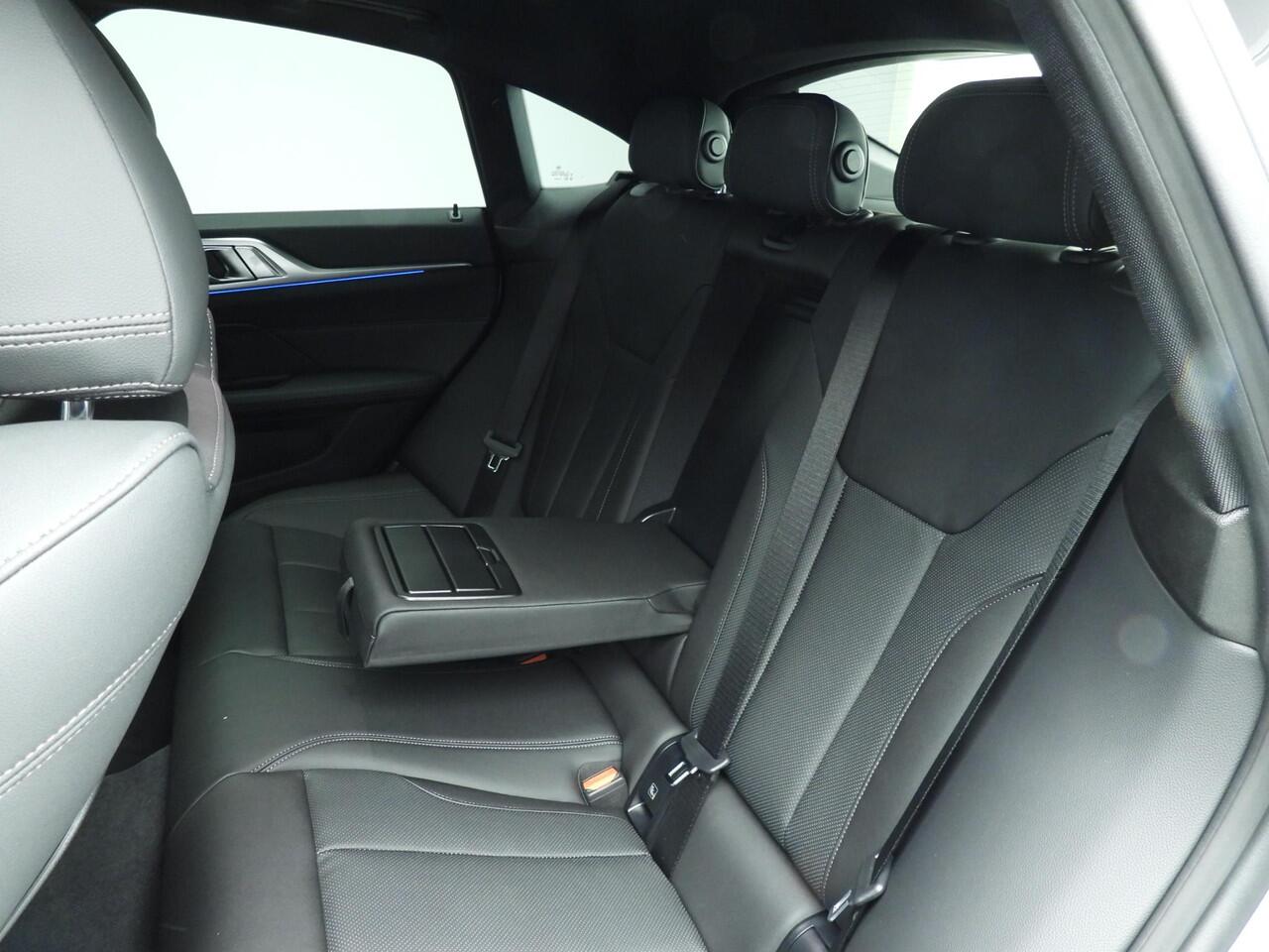 BMW i4 eDrive35 M Sportpakket | Schuif-/kanteldak | Trekhaak