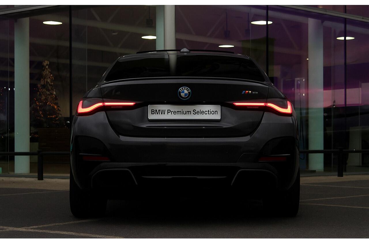 BMW i4 M50 High Executive / Schuif-kanteldak / Trekhaak / Laserlight / M Sportstoelen / Adaptief M Onderstel / Parking Assistant Plus / Driving Assistant Professional