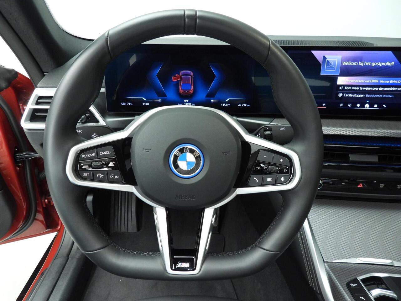 BMW i4 Gran Coupe eDrive35 | M-Sportpakket | LED | Leder | Navigatie | Schuifdak | Trekhaak | Sportstoelen | DAB | Alu 18 inch
