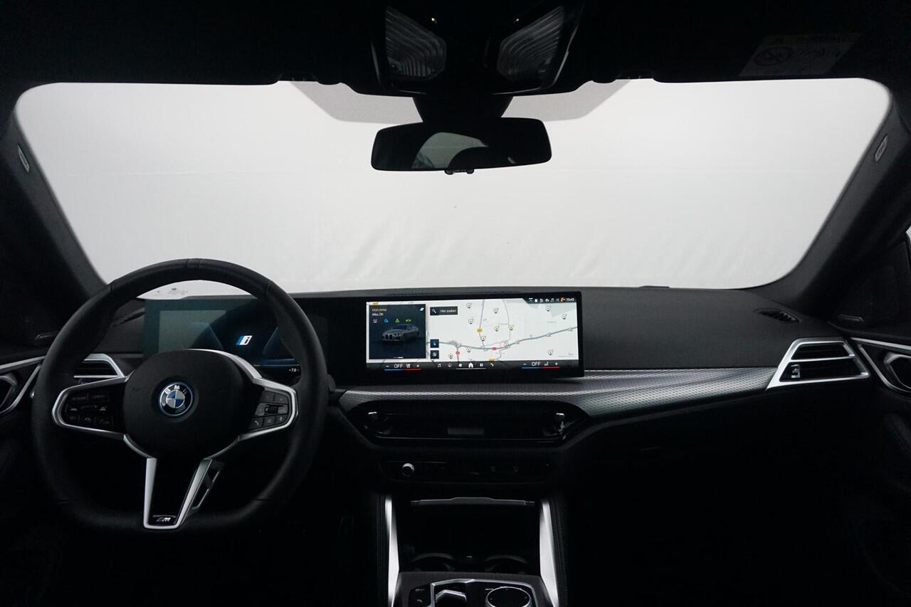 BMW i4 eDrive35 M Sportpakket Pro 20'' / Glazen schuif-/kanteldak / Harman Kardon / Stuurwielrand verwarmd