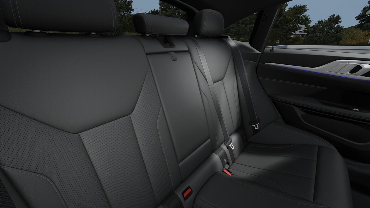 BMW i4 eDrive40 Gran Coupe M Sport / Achteruitrijcamera / Adaptieve LED / Active Cruise Control / Comfort Access / Parking Assistant / Stoelverwarming