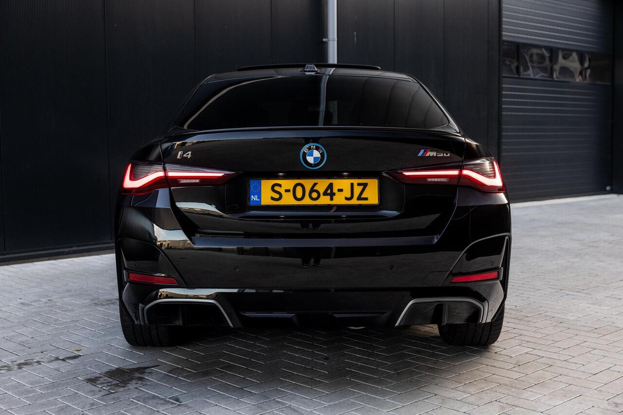 BMW i4 M50 High Executive 84 kWh | SOH 98% | M-Sport | Schuif/Kantel dak | Sportstoelen | Harman/Kardon | x-Drive | Widescreen | Adaptief Onderstel | DAB | Stoelen/stuur verwarmbaar | Trekhaak | Laserlicht |