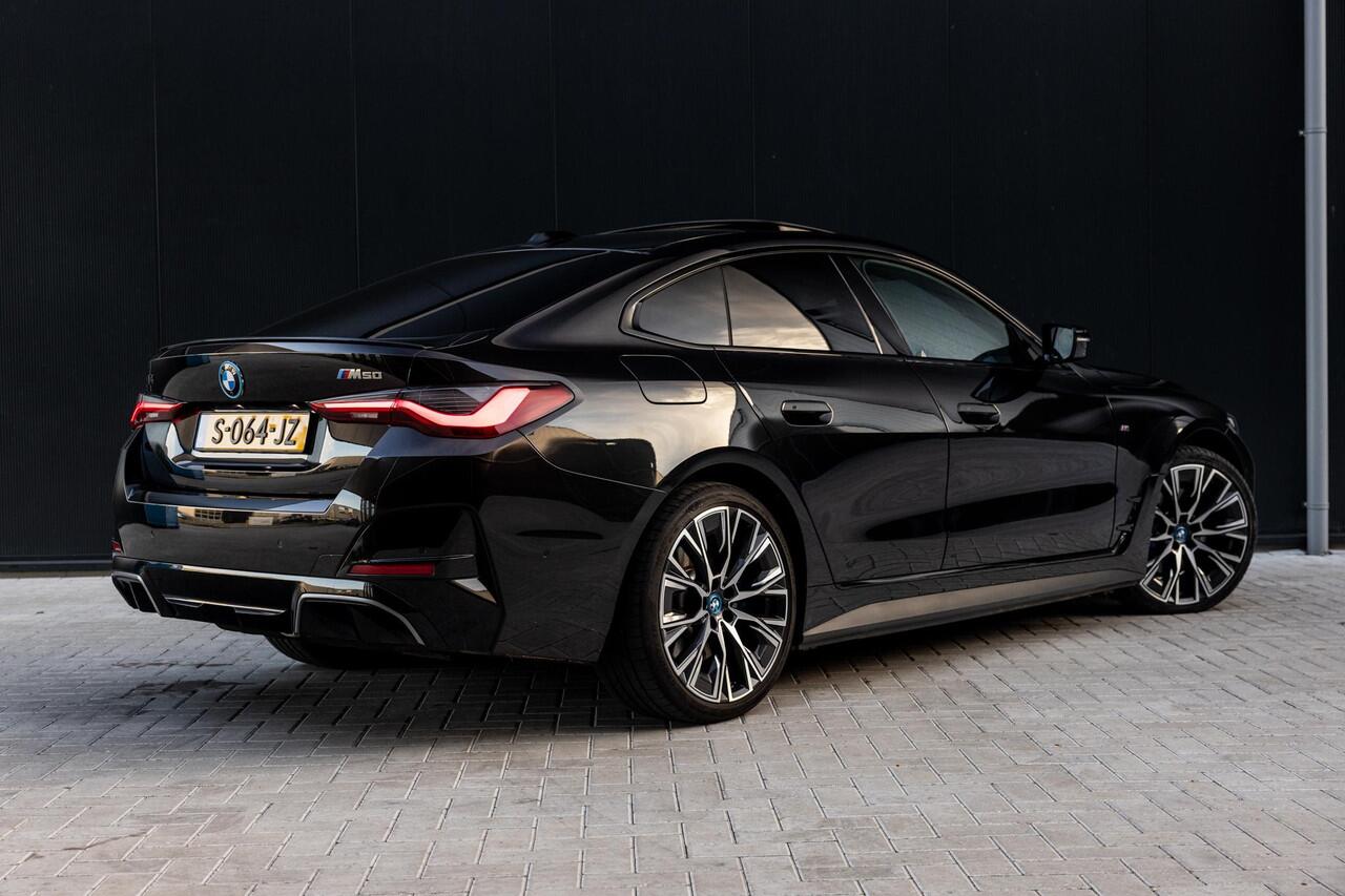 BMW i4 M50 High Executive 84 kWh | SOH 98% | M-Sport | Schuif/Kantel dak | Sportstoelen | Harman/Kardon | x-Drive | Widescreen | Adaptief Onderstel | DAB | Stoelen/stuur verwarmbaar | Trekhaak | Laserlicht |