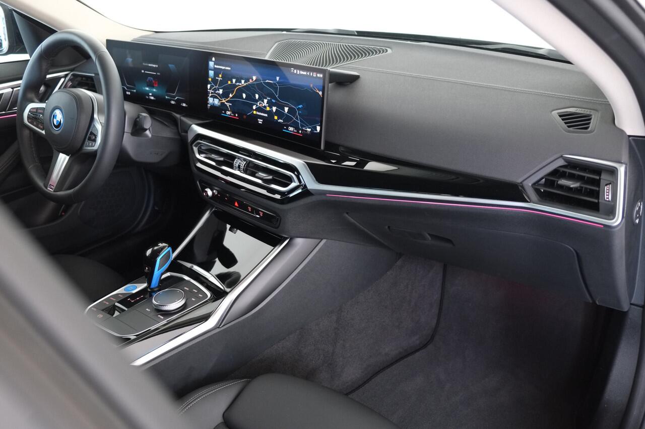 BMW i4 eDrive40 84 kWh / Navigatie / Carplay / LED / Camera / 4S banden