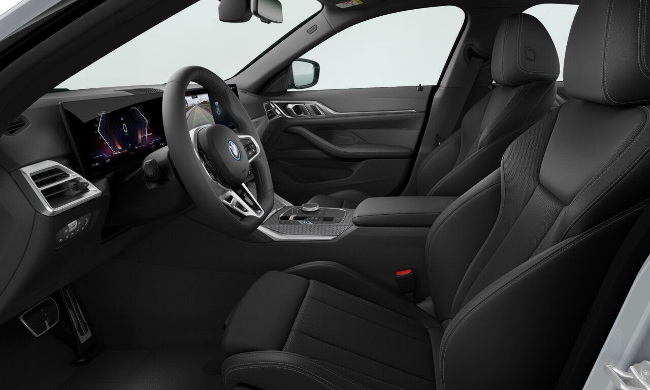 BMW i4 eDrive40 84 kWh | 18 Inch | M-Sportpakket | Comfort Pack | Panoramadak | Trekhaak