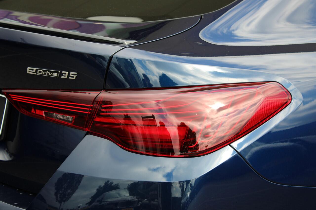 BMW i4 eDrive35 M Sport / Schuif-kanteldak / Achteruitrijcamera / Active Cruise Control / Comfort Access / Adaptieve LED / Stuurverwarming /