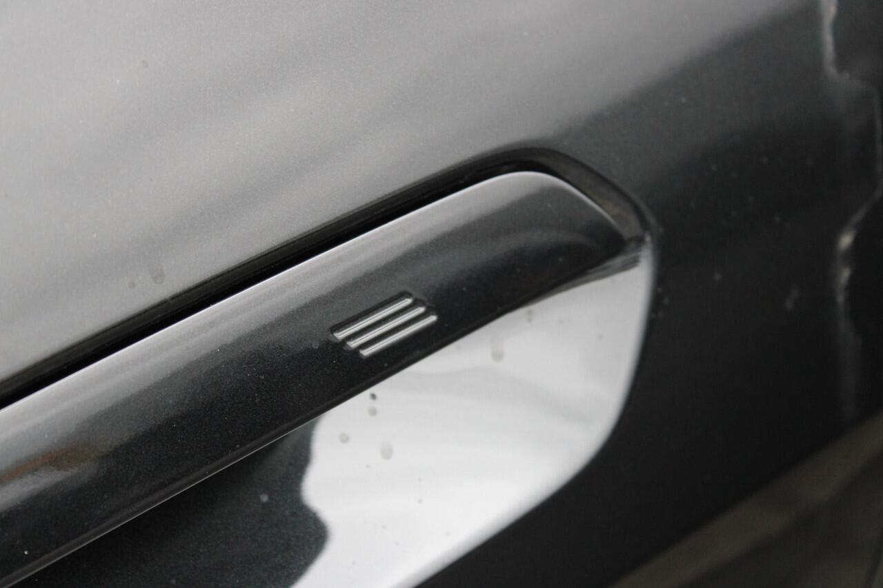 BMW i4 eDrive35 Gran Coupé M Sport / Schuif-kanteldak / Achteruitrijcamera / Adaptieve LED / Active Cruise Control / Live Cockpit Plus / Comfort Access