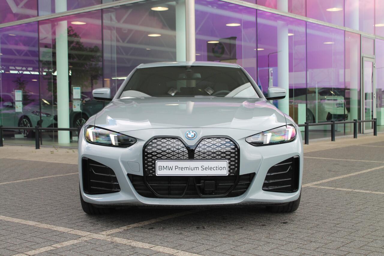 BMW i4 eDrive35 Gran Coupé M Sport / Achteruitrijcamera / Adaptieve LED / Active Cruise Control / Comfort Access / Stoelverwarming / Live Cockpit Plus