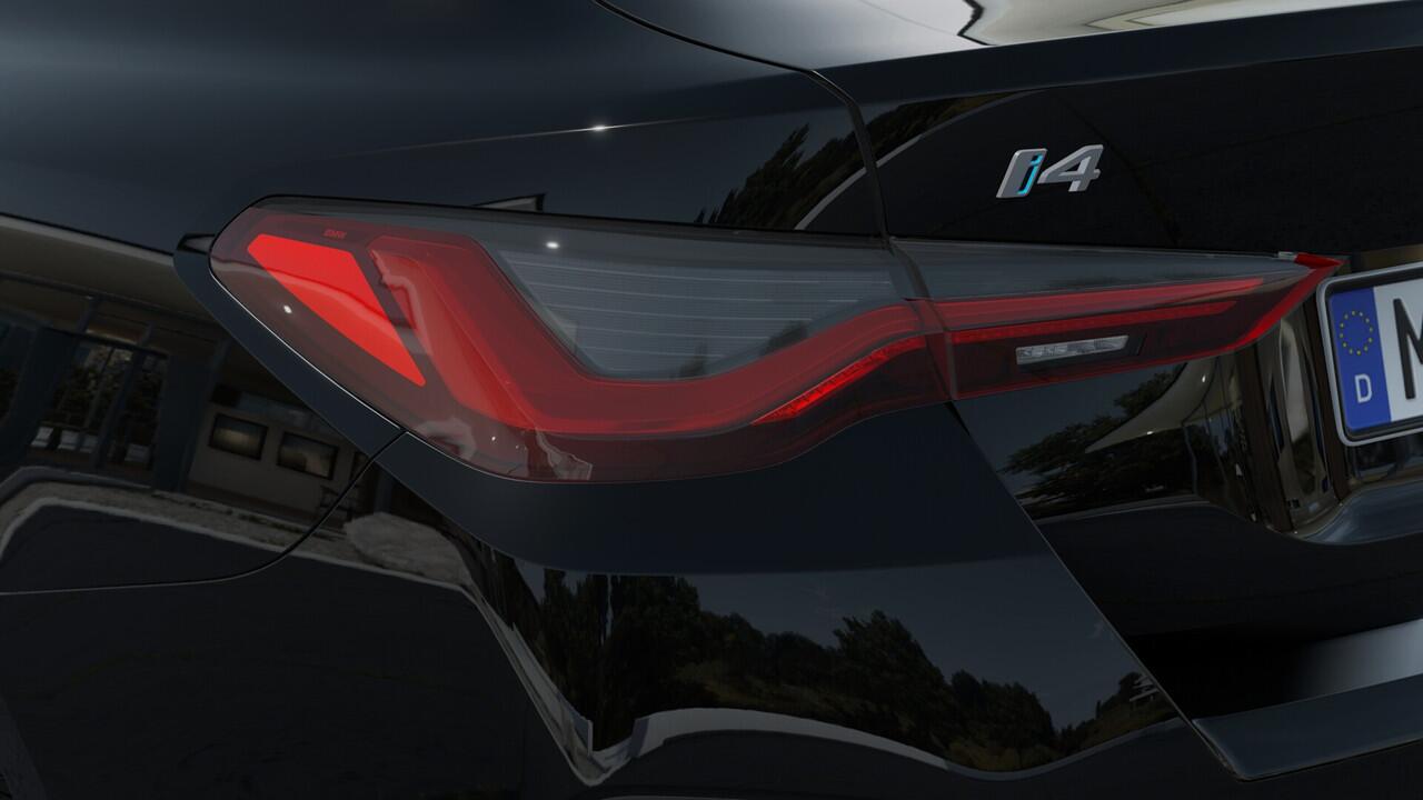 BMW i4 eDrive35 M Sport / Achteruitrijcamera / Active Cruise Control / Comfort Access / Parking Assistant / Stoelverwarming