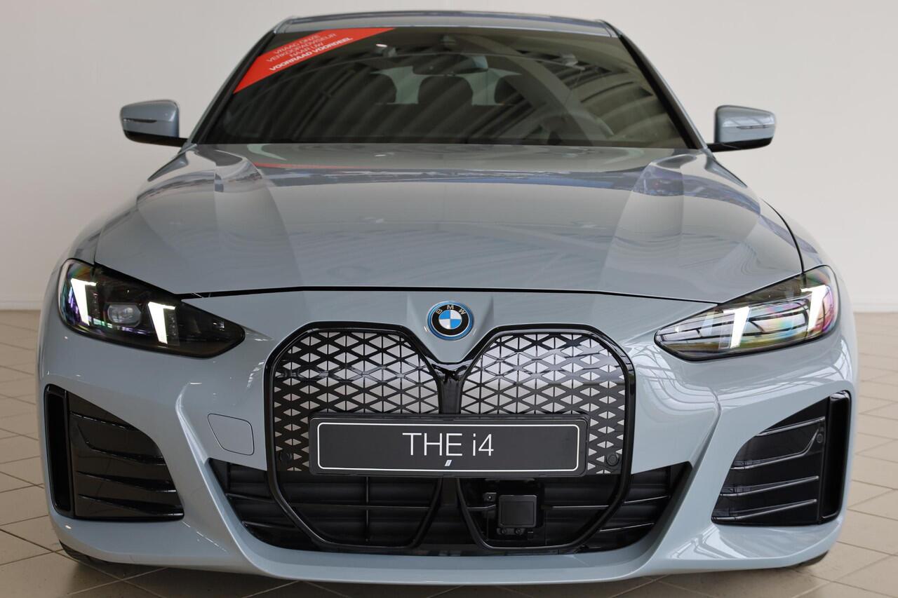 BMW i4 eDrive35 | M Sportpakket Pro | Stuurwiel Verwarmd | Achteruitrijcamera | Verwarmde voorstoelen | Active Cruise Control | Harman Kardon |