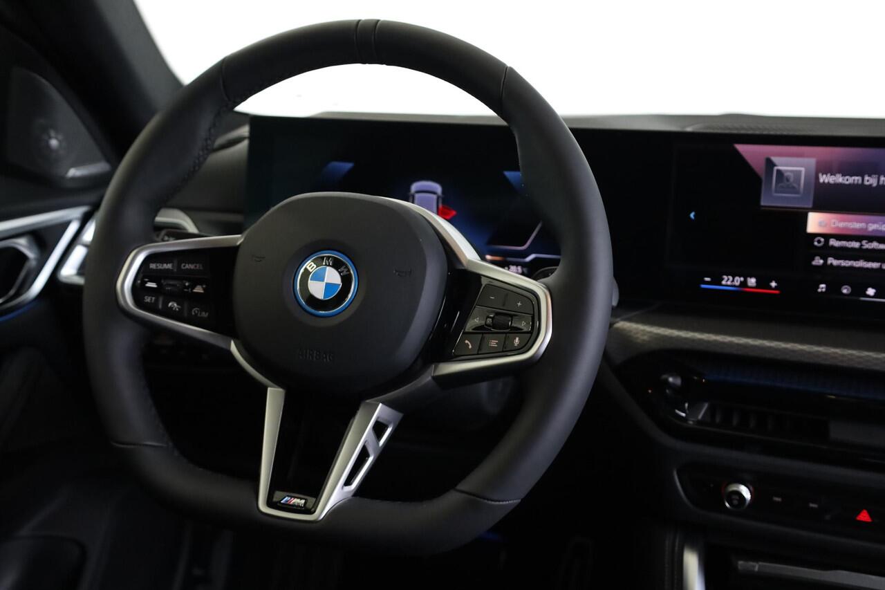 BMW i4 eDrive35 | M Sportpakket Pro | Stuurwiel Verwarmd | Achteruitrijcamera | Verwarmde voorstoelen | Active Cruise Control | Harman Kardon |