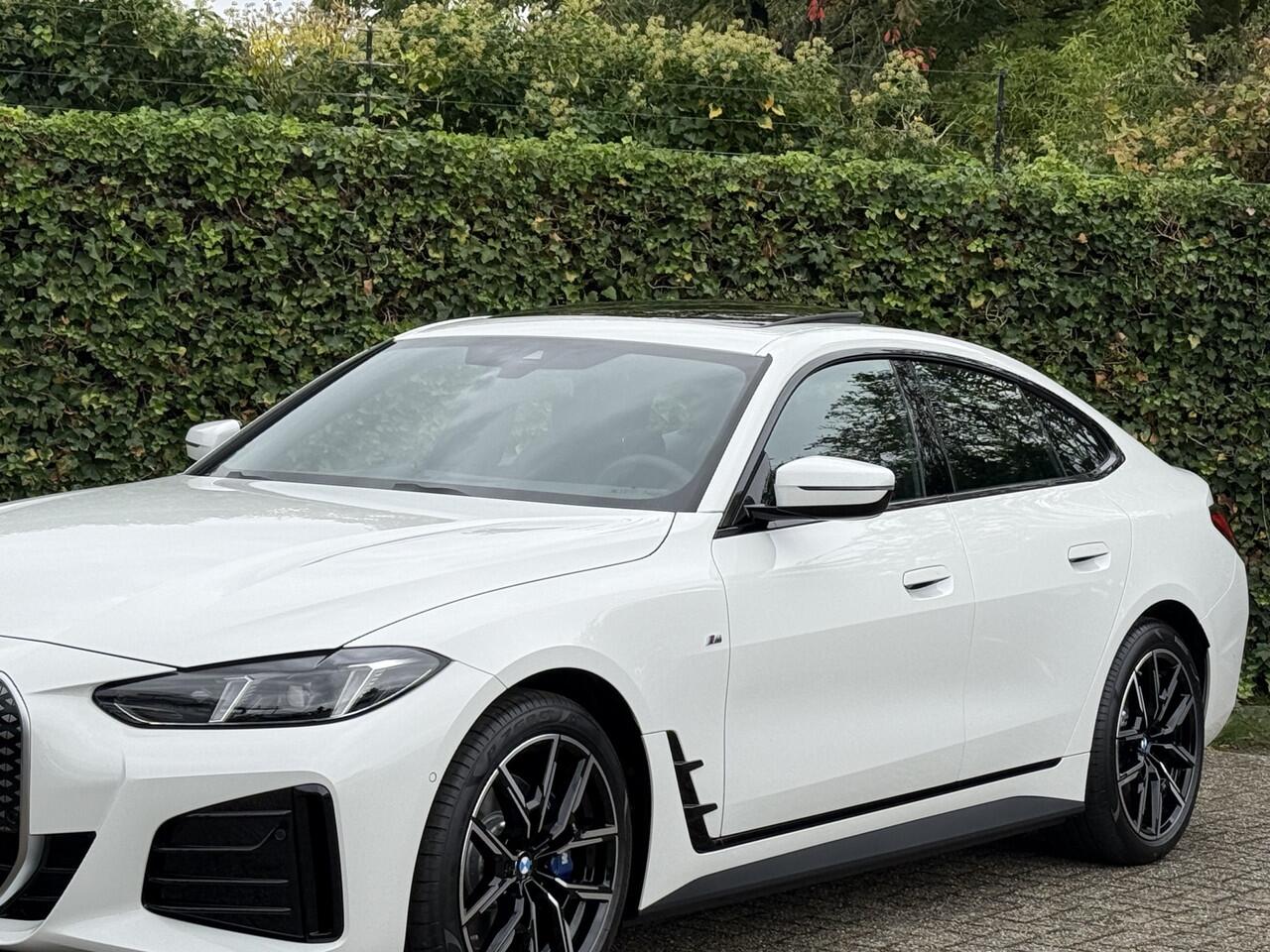 BMW i4 eDrive35 | M-Sport | 19'' | S/k-dak | HiFi | Stuur + stoelverw. | Comf. Acc. | Trekhaak | Camera