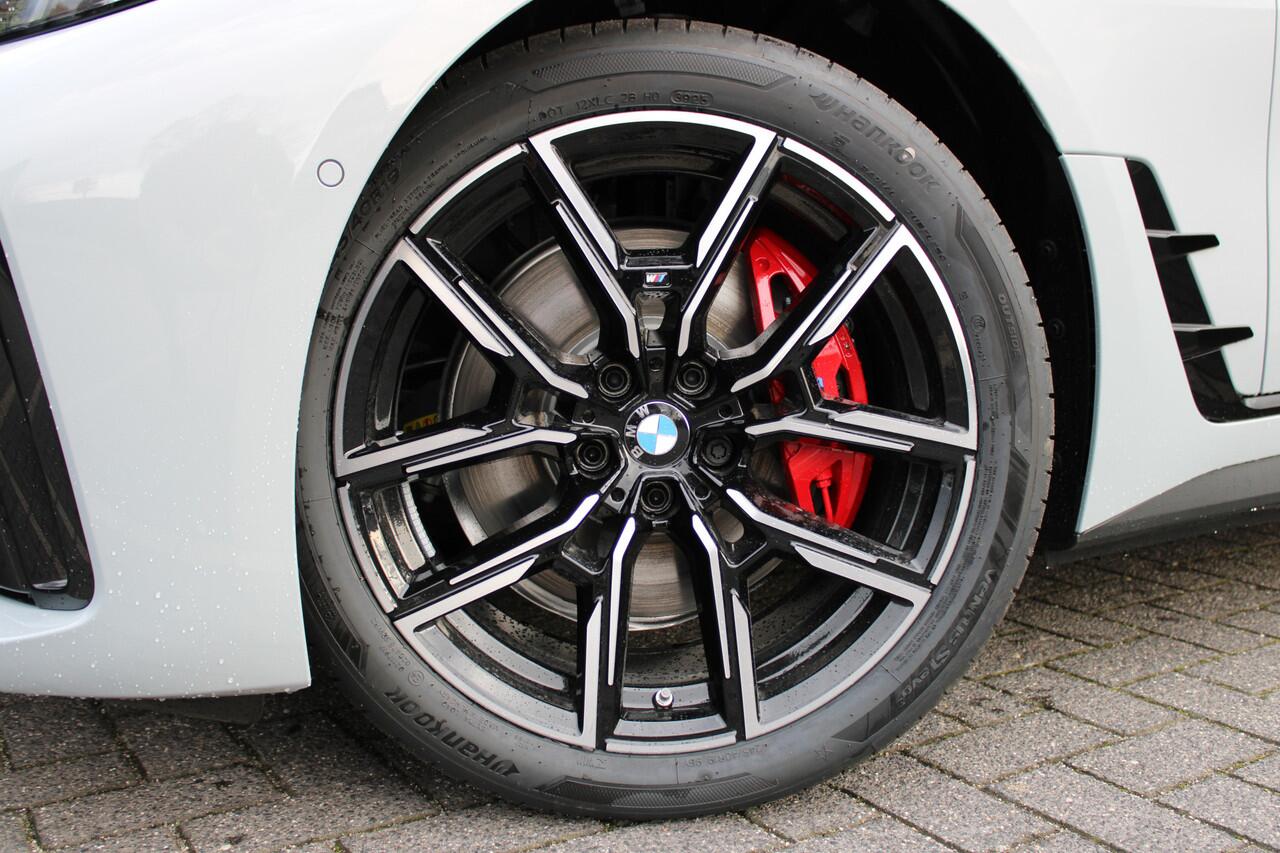 BMW i4 eDrive40 M Sport / Schuif-kanteldak / Achteruitrijcamera / Comfort Access / Adaptieve LED / Stoelverwarming / Widescreen Display