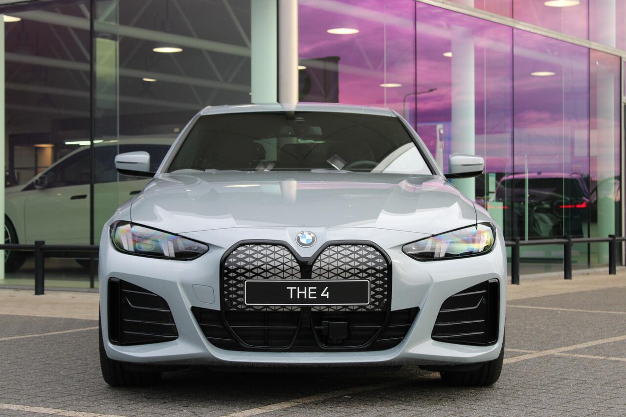 BMW i4 eDrive40 M Sport / Schuif-kanteldak / Achteruitrijcamera / Comfort Access / Adaptieve LED / Stoelverwarming / Widescreen Display