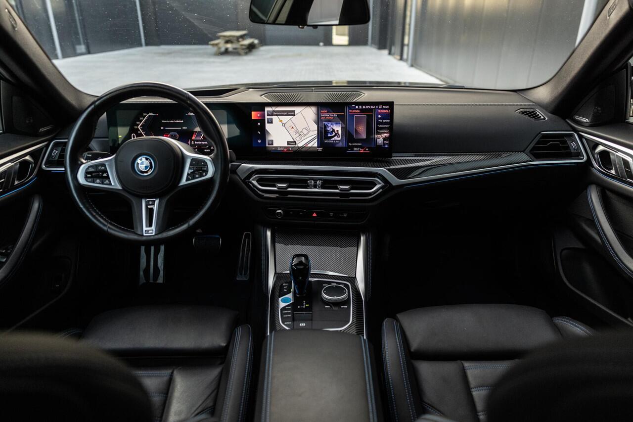 BMW i4 M50 High Executive 84 kWh | SOH 98% | M-Sport | Schuif/Kantel dak | Sportstoelen | Harman/Kardon | x-Drive | Widescreen | Adaptief Onderstel | DAB | Stoelen/stuur verwarmbaar | Trekhaak | Laserlicht |