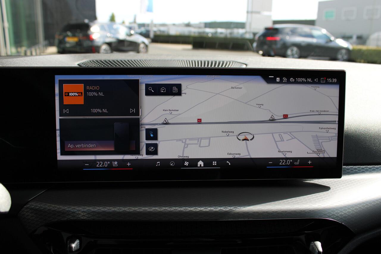 BMW i4 eDrive40 M Sport / Achteruitrijcamera / Comfort Access / Adaptieve LED / Active Cruise Control / Parking Assistant / Stuurverwarming