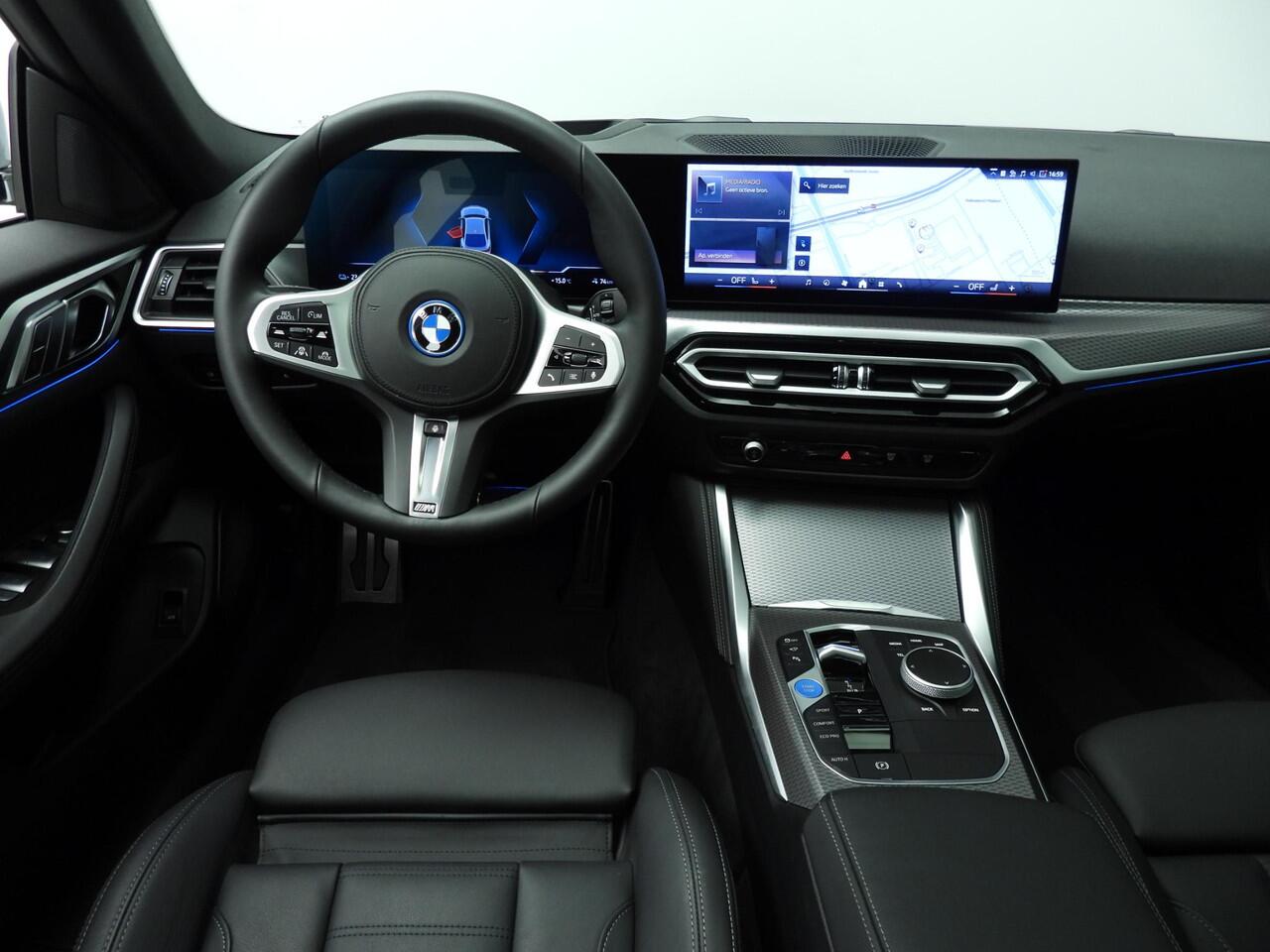 BMW i4 Gran Coupé eDrive35 M-Sportpakket | LED | Leder | HUD | Schuifdak | Active cruise | Sportstoelen | DAB | Hifi speakers | Alu 18 inch
